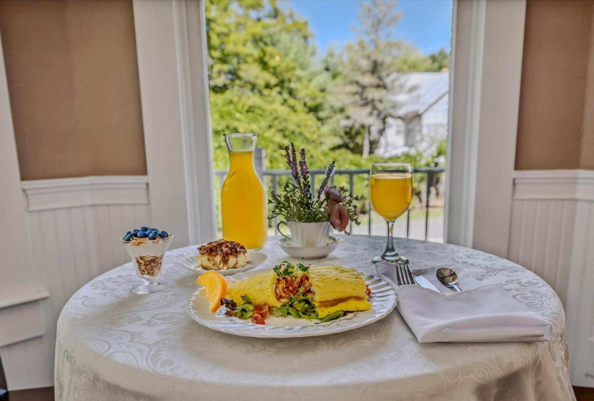 The Grand Castalian Inn Bed And Breakfast Berkeley Springs Exterior foto